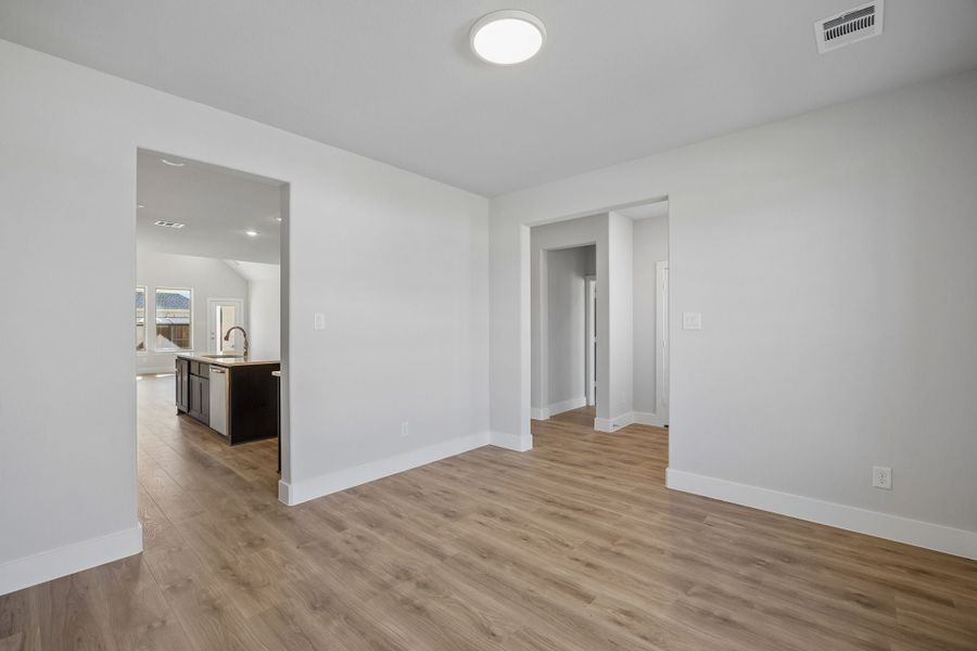 Spacious, unfurnished interior of a new home in Dove Hollow, Waxahachie (Image 21). Spacious, unfurnished interior of a new home in Dove Hollow, Waxahachie (Image 21).