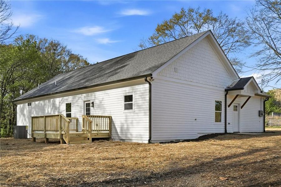 Exterior details and patio area of a home in , Griffin (Image 4).