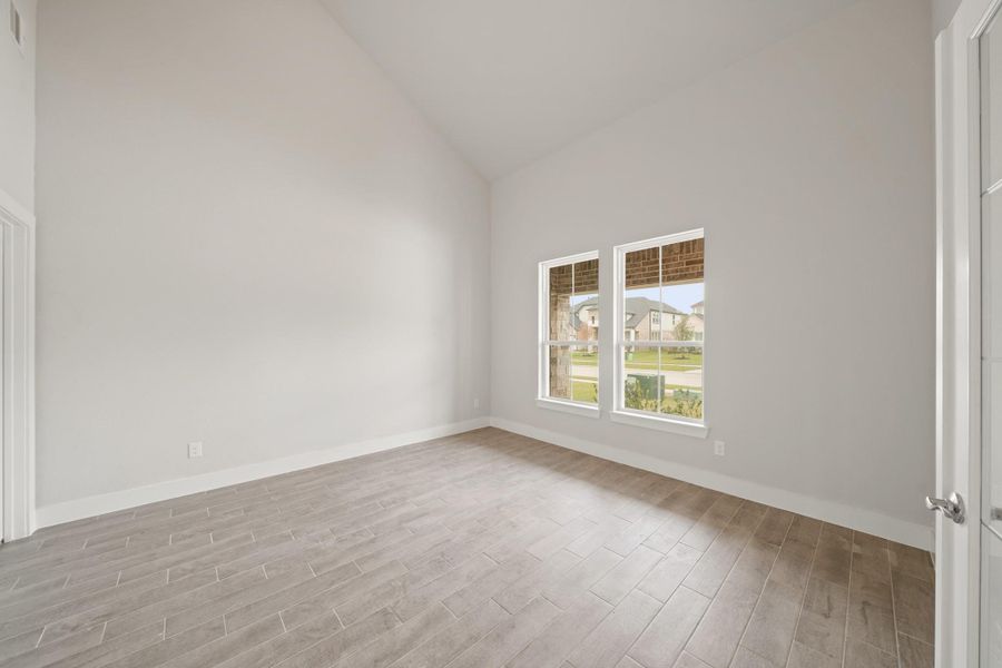 Spacious, unfurnished interior of a new home in Barton Creek Ranch, Conroe (Image 17). Spacious, unfurnished interior of a new home in Barton Creek Ranch, Conroe (Image 17).