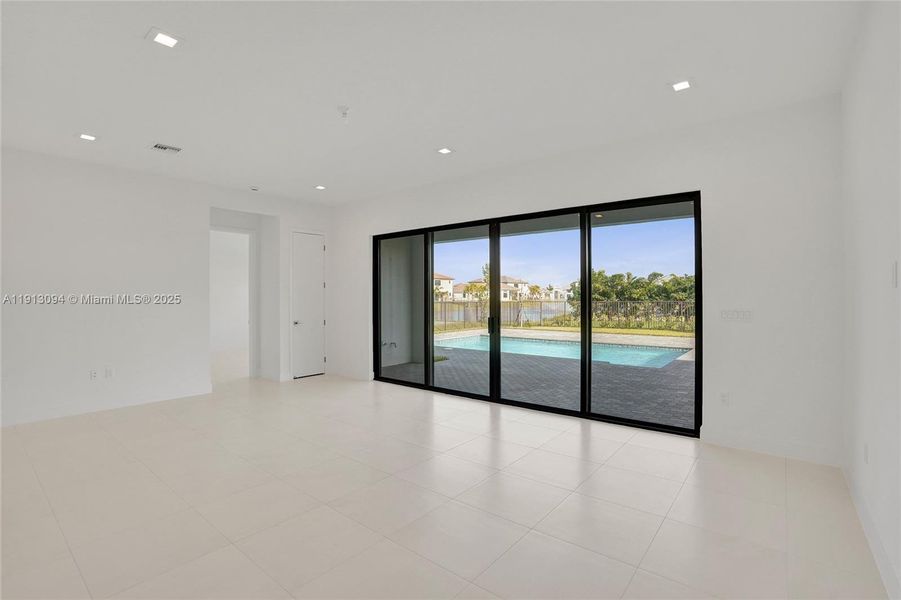 Spacious, unfurnished interior of a new home in Apex at Avenir, Palm Beach Gardens (Image 46).