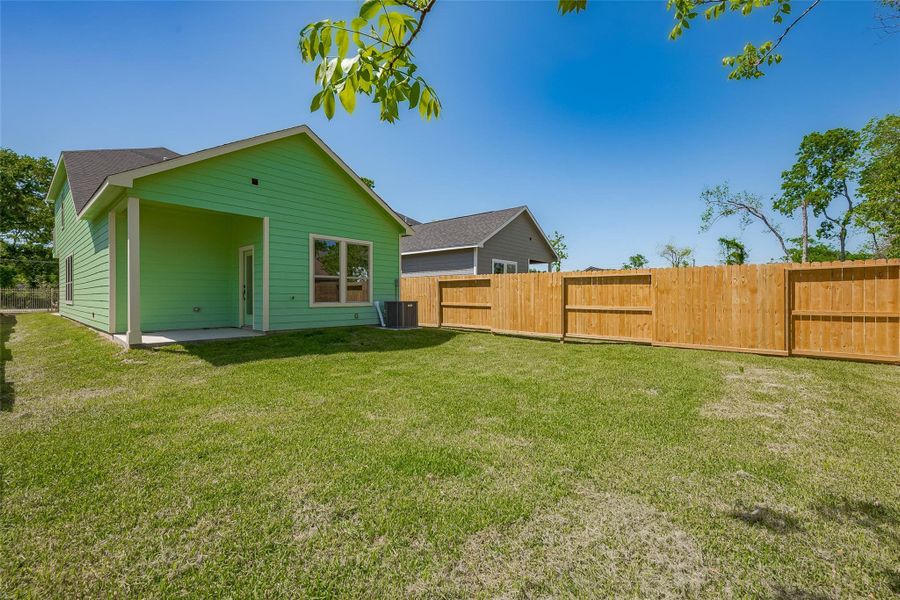 Exterior details and patio area of a home in , Houston (Image 33).