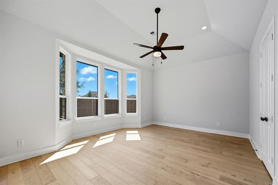 Spacious, unfurnished interior of a new home in Dove Hollow, Waxahachie (Image 19). Spacious, unfurnished interior of a new home in Dove Hollow, Waxahachie (Image 19).