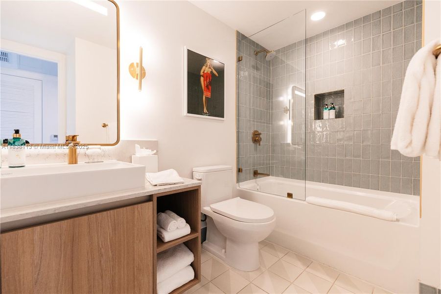 Furnished interior view inside a new home in Gale Hotel & Residences Miami (former Natiivo), Miami (Image 23).