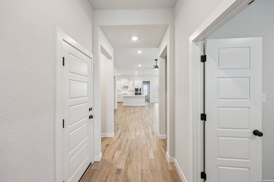 Spacious, unfurnished interior of a new home in Meyer Ranch, New Braunfels (Image 12).
