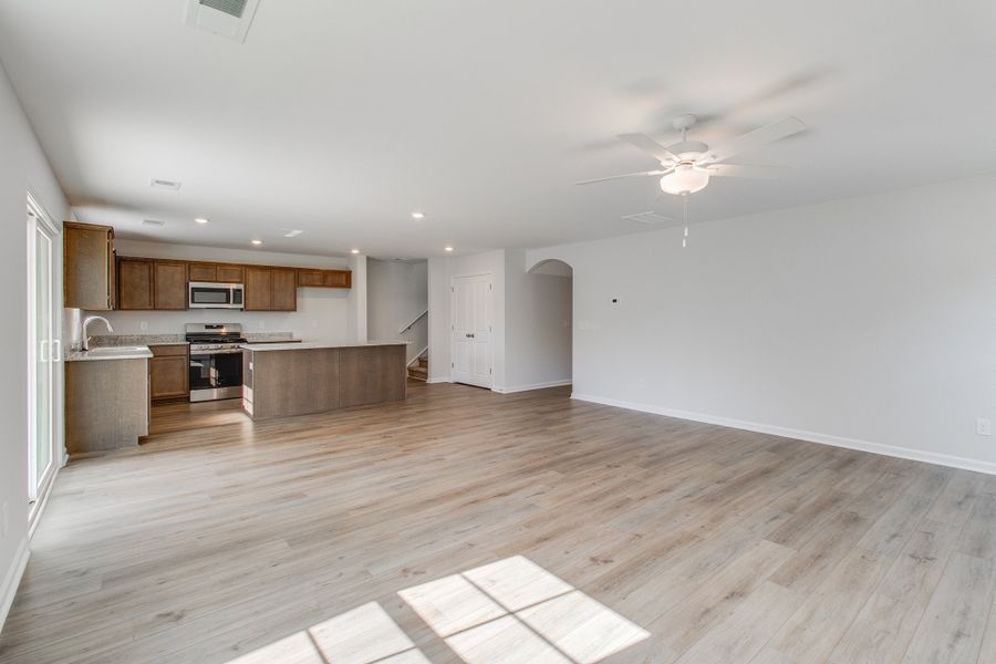 Spacious, unfurnished interior of a new home in Ellington, Elgin (Image 23).