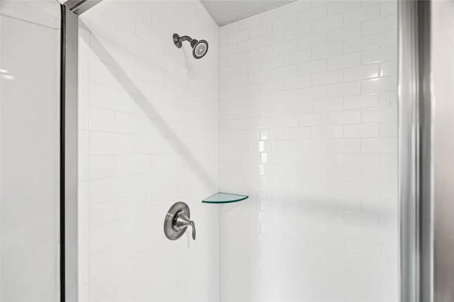 **Photos are a representation. Colors and features may differ** **Photos are a representation. Colors and features may differ**