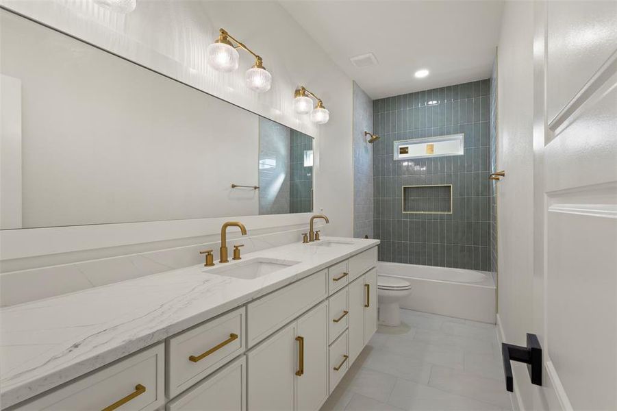 Furnished interior view inside a new home in , Dallas (Image 13).