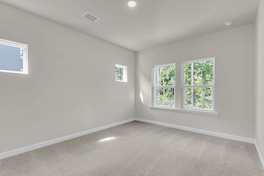 Spacious, unfurnished interior of a new home in , Ravenel (Image 9).