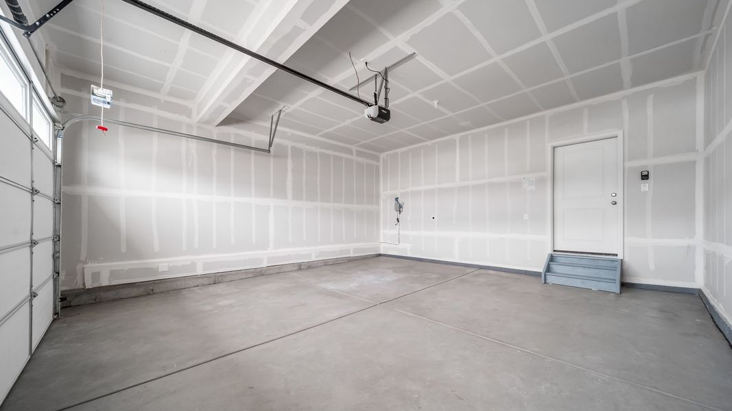 Spacious, unfurnished interior of a new home in Green Valley Ranch, Aurora (Image 32).