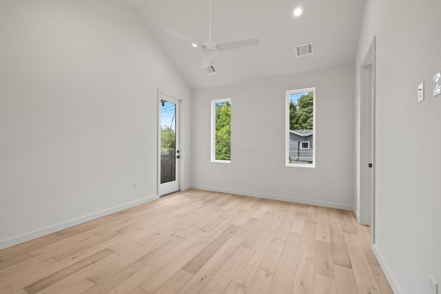 Spacious, unfurnished interior of a new home in , Austin (Image 20).