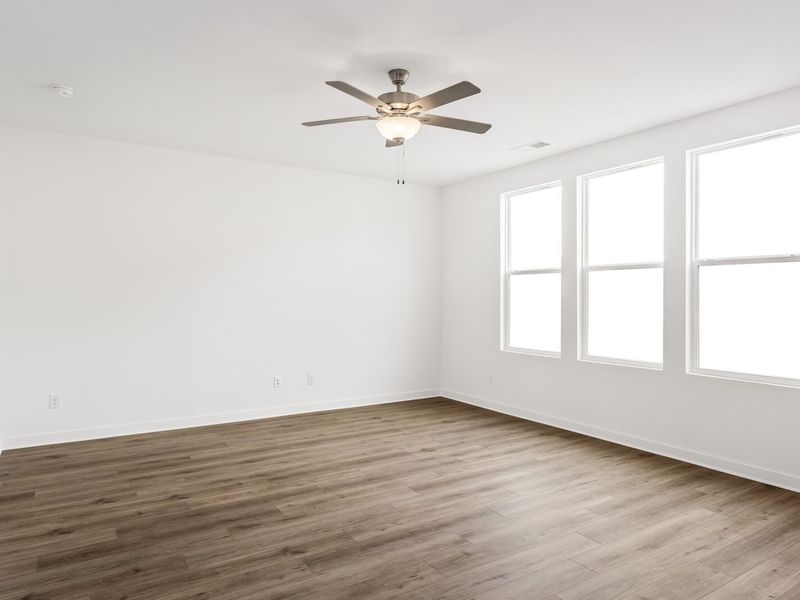 Spacious, unfurnished interior of a new home in Sage Farms, White House (Image 25).