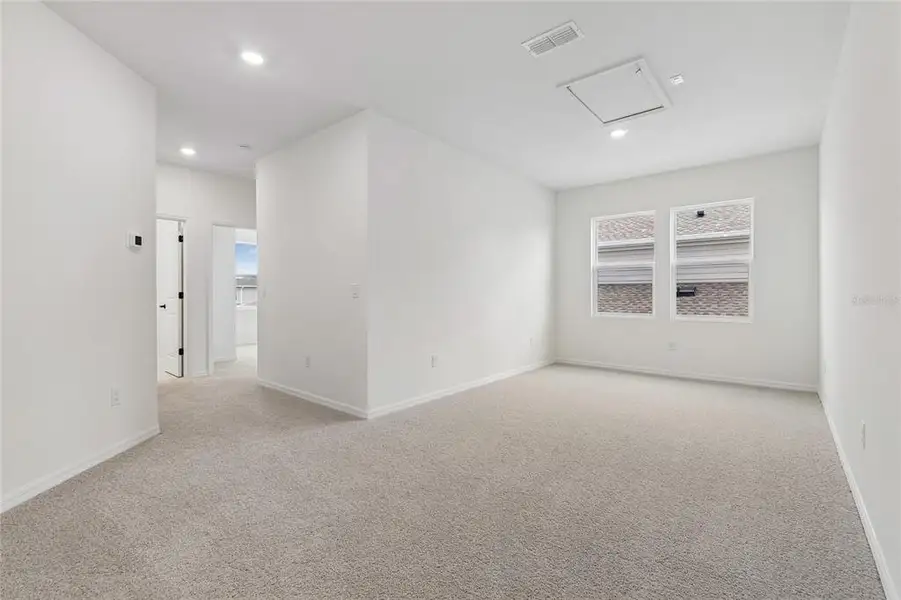 Spacious, unfurnished interior of a new home in Waterset Classic Series, Apollo Beach (Image 23).