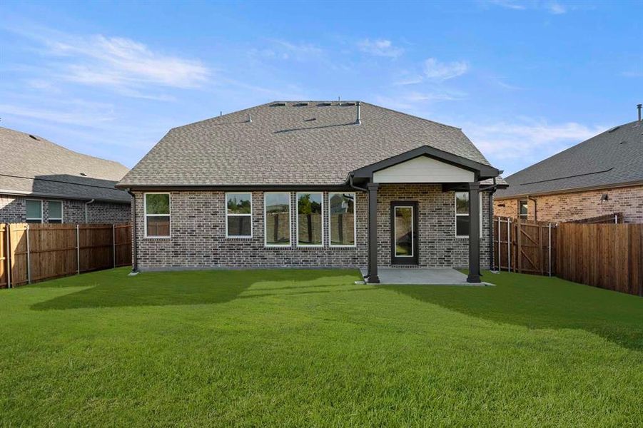Front exterior of a new home in Meadow Park, Melissa, TX, highlighting curb appeal (Image 25). Front exterior of a new home in Meadow Park, Melissa, TX, highlighting curb appeal (Image 25).
