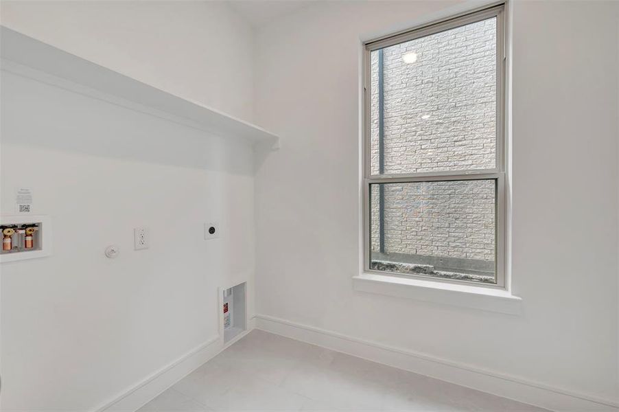 Spacious, unfurnished interior of a new home in Heath Golf & Yacht Villas, Heath (Image 19).