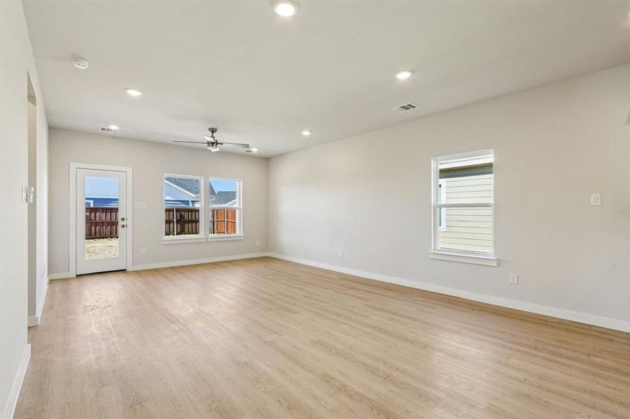 Spacious, unfurnished interior of a new home in Hickory Hill, Sherman (Image 37).