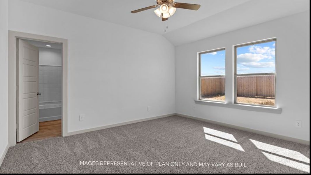 Spacious, unfurnished interior of a new home in Allen Farms, Lubbock (Image 9).