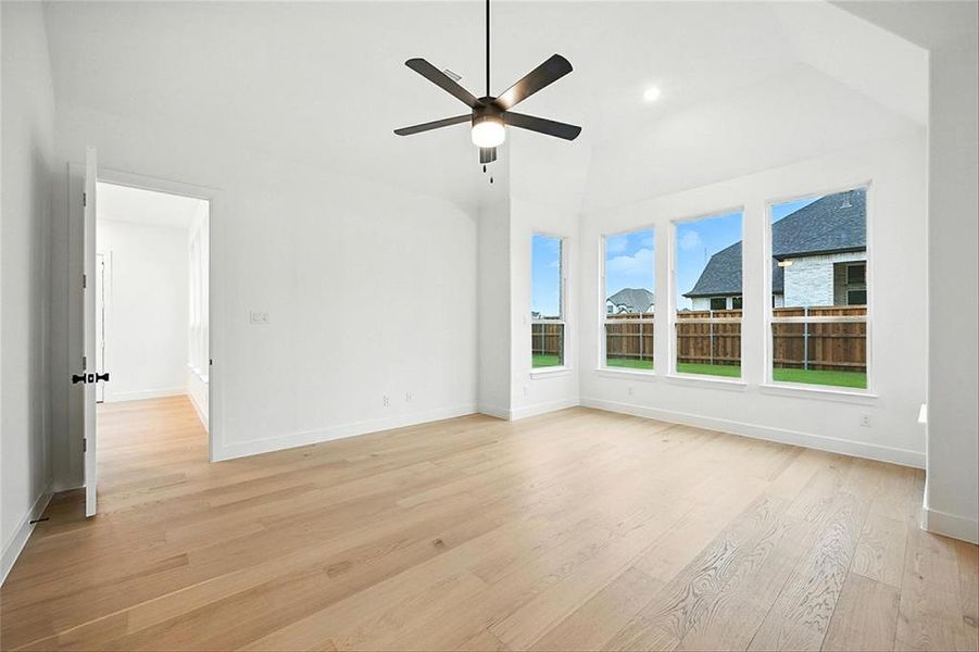 2720AmberLn220E012 2720AmberLn220E012