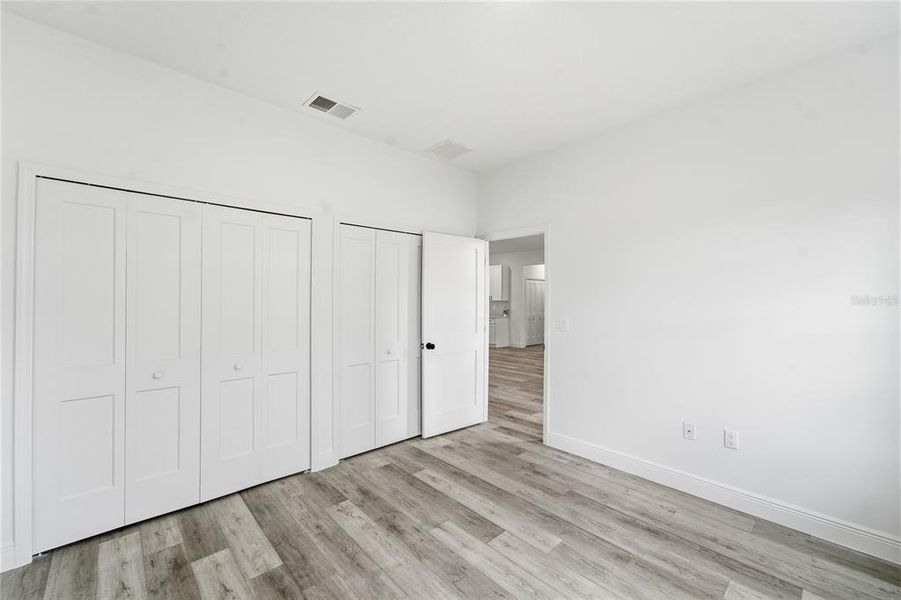 Spacious, unfurnished interior of a new home in , Ocala (Image 20).