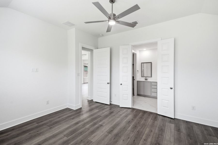 Spacious, unfurnished interior of a new home in Stillwater Ranch, San Antonio (Image 18). Spacious, unfurnished interior of a new home in Stillwater Ranch, San Antonio (Image 18).
