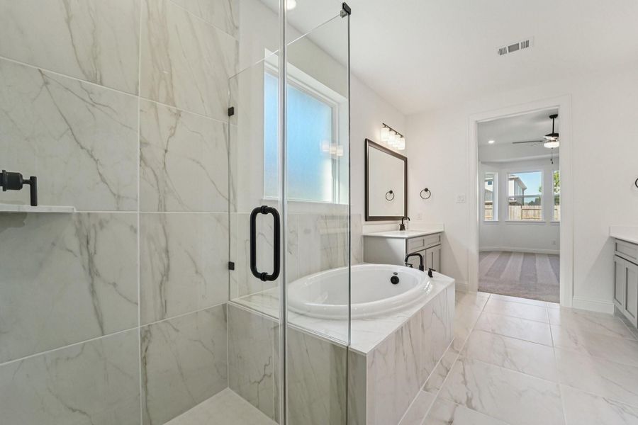 Furnished interior view inside a new home in Evergreen 50', Conroe (Image 11).