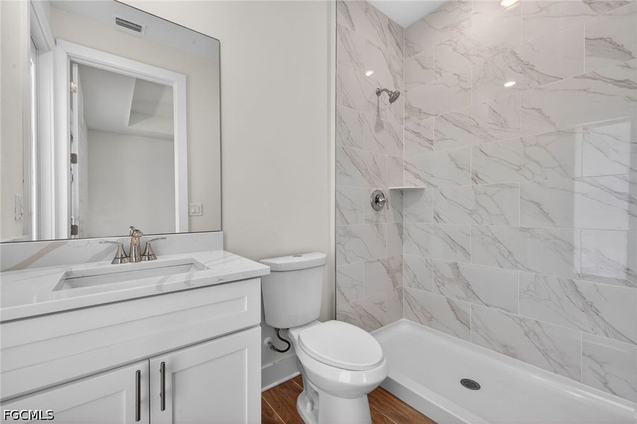 Furnished interior view inside a new home in Cape Coral, Cape Coral (Image 11).