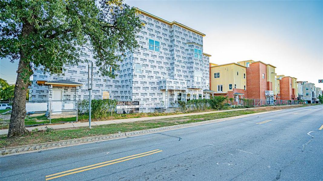 Image 10 of a home in .