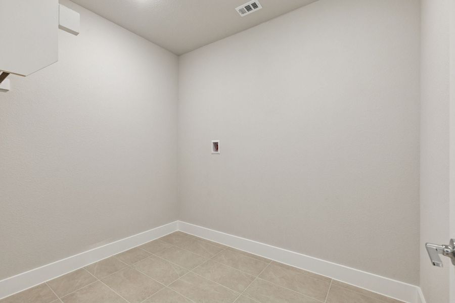 Spacious, unfurnished interior of a new home in Ellis Ranch Estates, Waxahachie (Image 33).