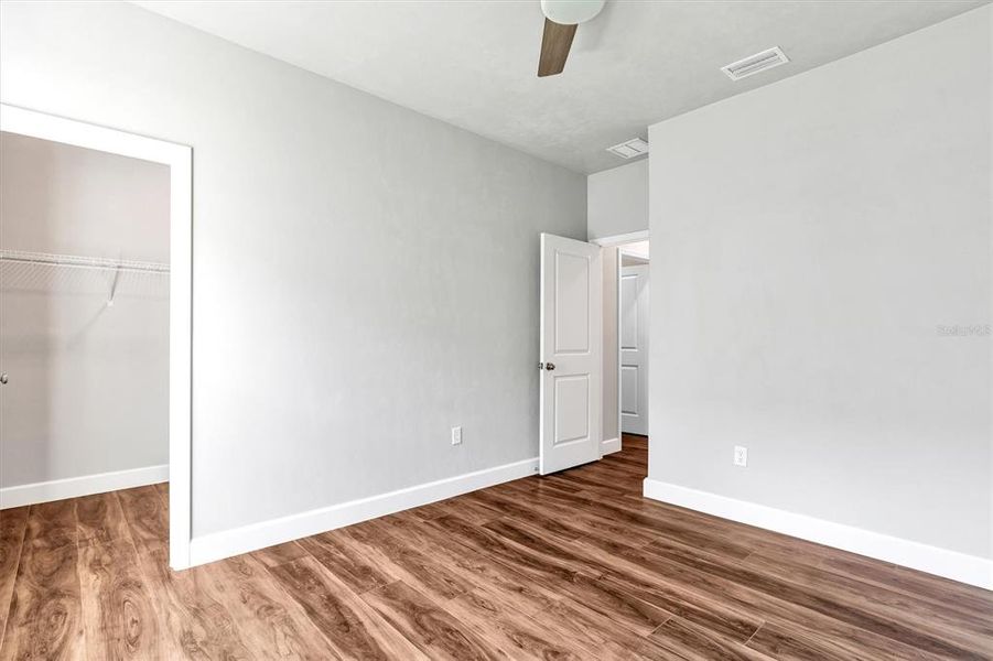 Spacious, unfurnished interior of a new home in Grand Oaks, Gainesville (Image 50).