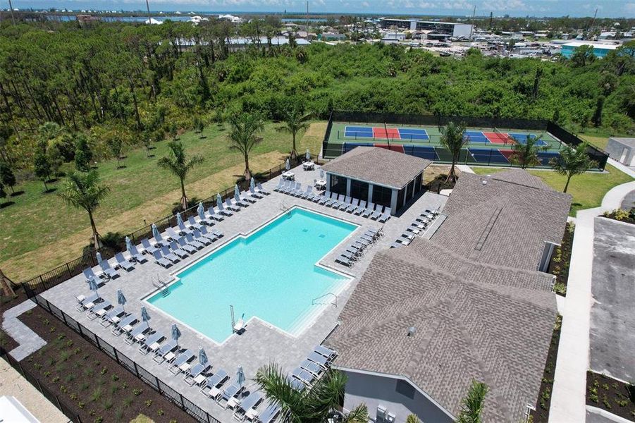 Community amenities in Island Lakes at Coco Bay: Manor Homes, Englewood (Image 17).