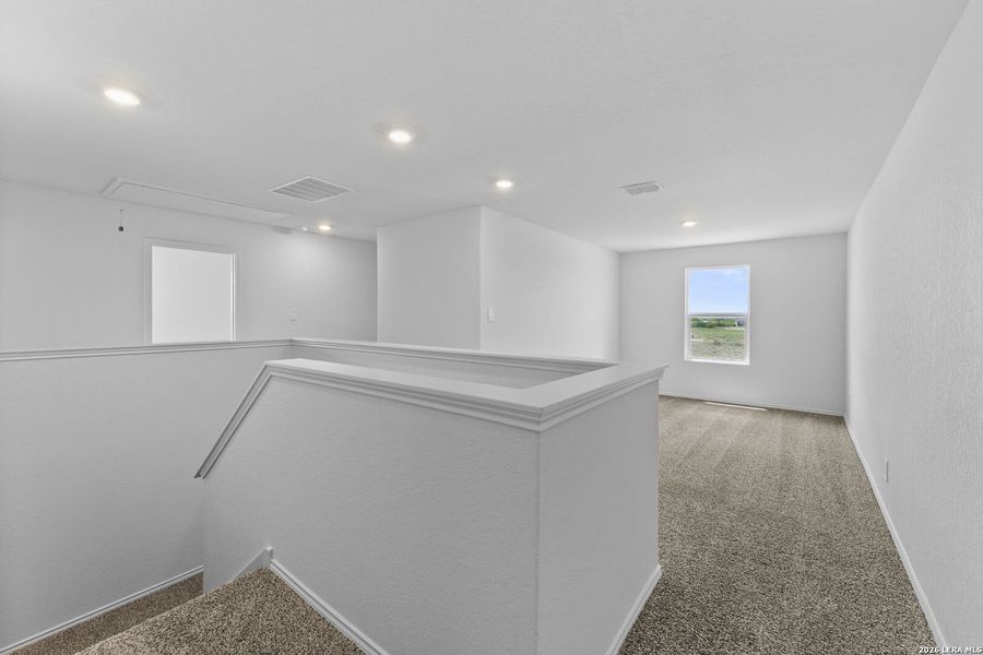Spacious, unfurnished interior of a new home in Avenida, Converse (Image 13).