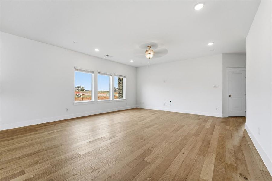 Spacious, unfurnished interior of a new home in Saddlebrook Estates, Waxahachie (Image 17).