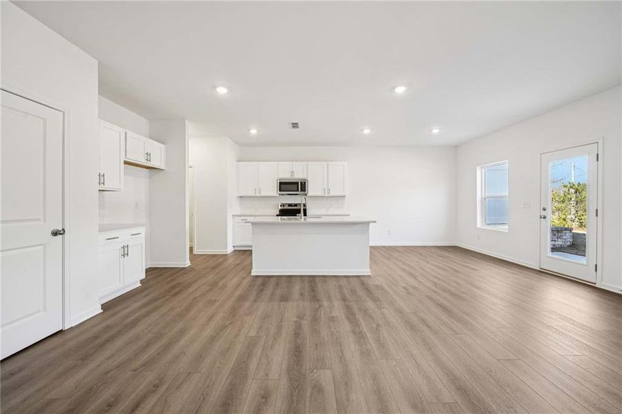 Spacious, unfurnished interior of a new home in Leydenview, Mableton (Image 17).