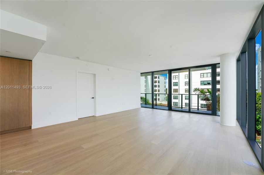 Spacious, unfurnished interior of a new home in , Bay Harbor Islands (Image 35).