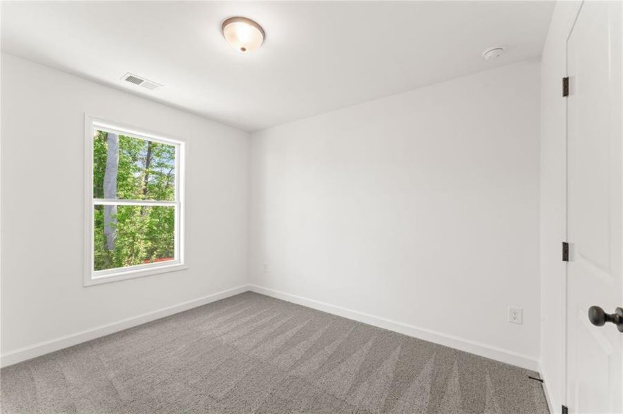 Spacious, unfurnished interior of a new home in Cherokee Township, Acworth (Image 29).