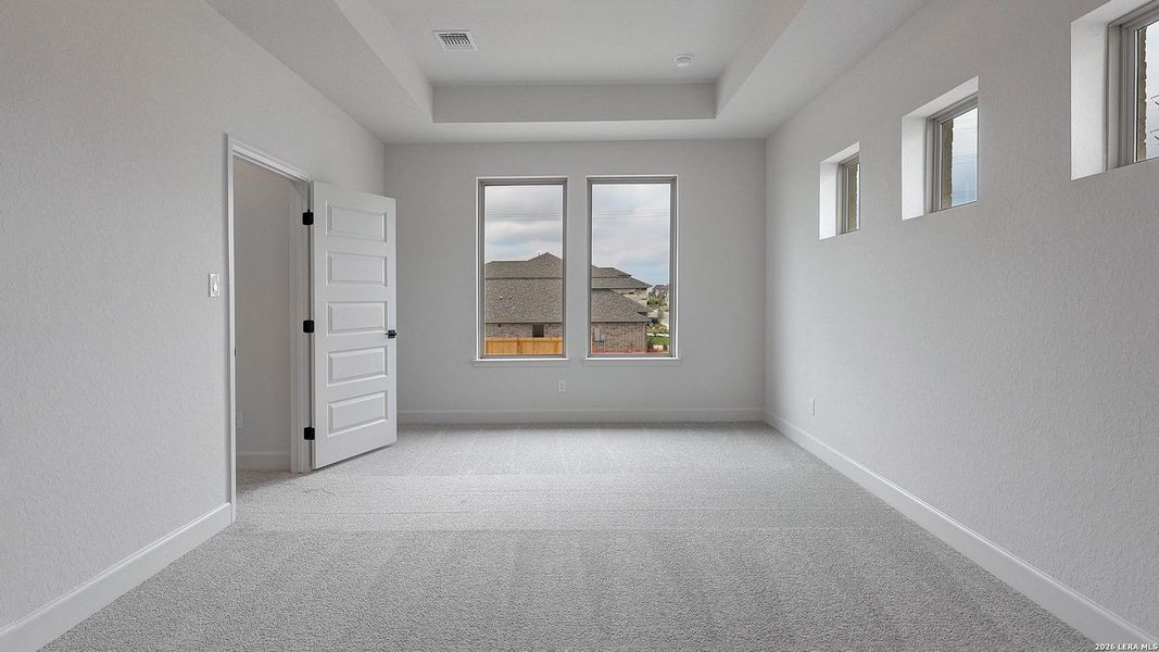 Spacious, unfurnished interior of a new home in Haby Hill, San Antonio (Image 18).