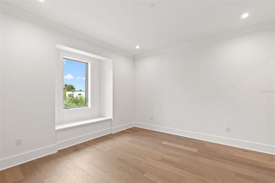 Spacious, unfurnished interior of a new home in , Tampa (Image 27).