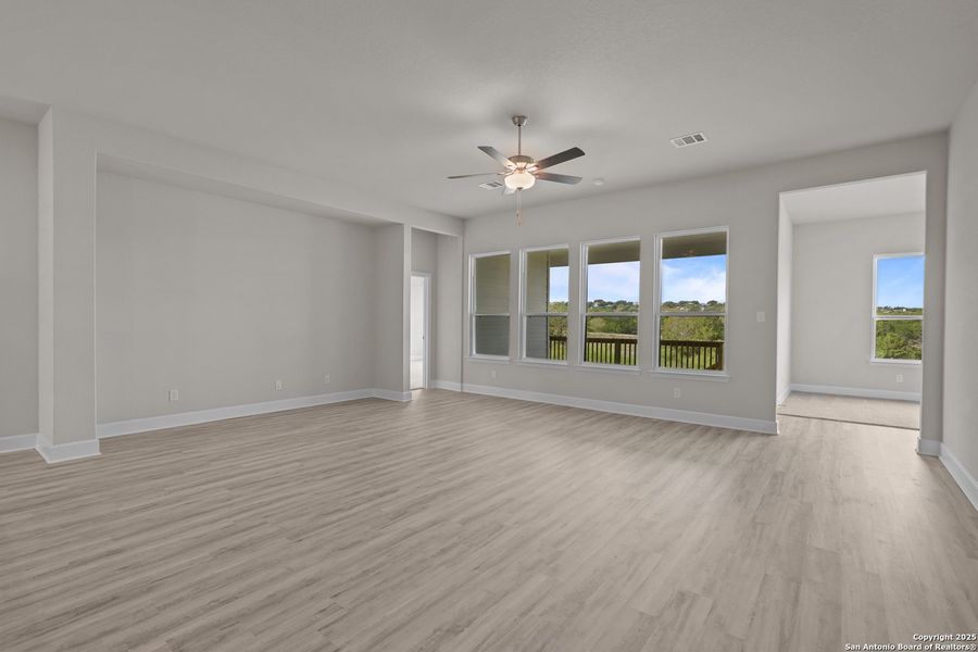 Spacious, unfurnished interior of a new home in Homestead, Schertz (Image 25).
