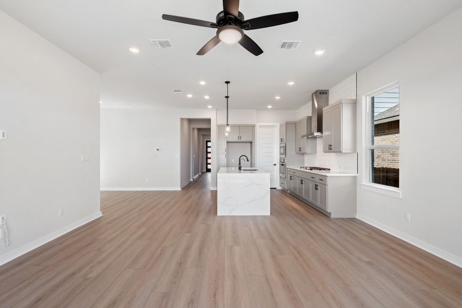 Spacious, unfurnished interior of a new home in Lariat, Liberty Hill (Image 19).