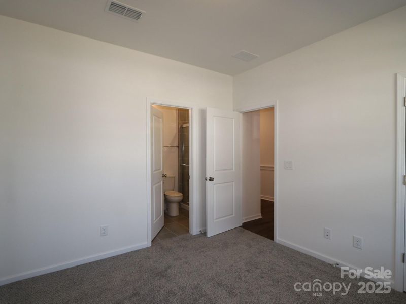 Main level guest suite