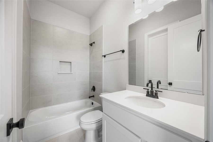 Ensuite bath in the 4th bedroom.