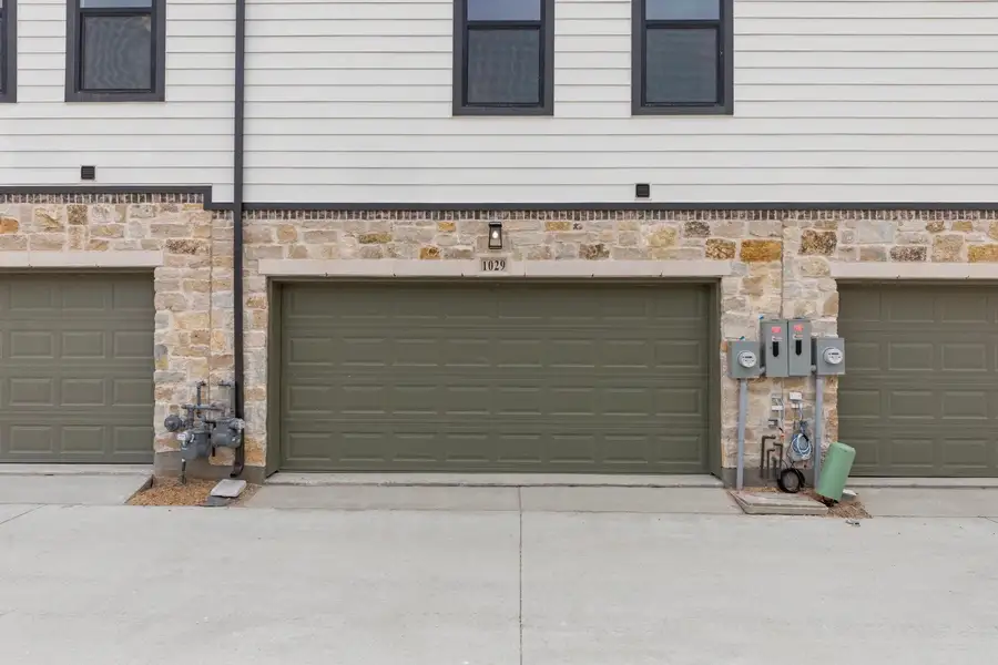 Rear Exterior Design Representative Photo