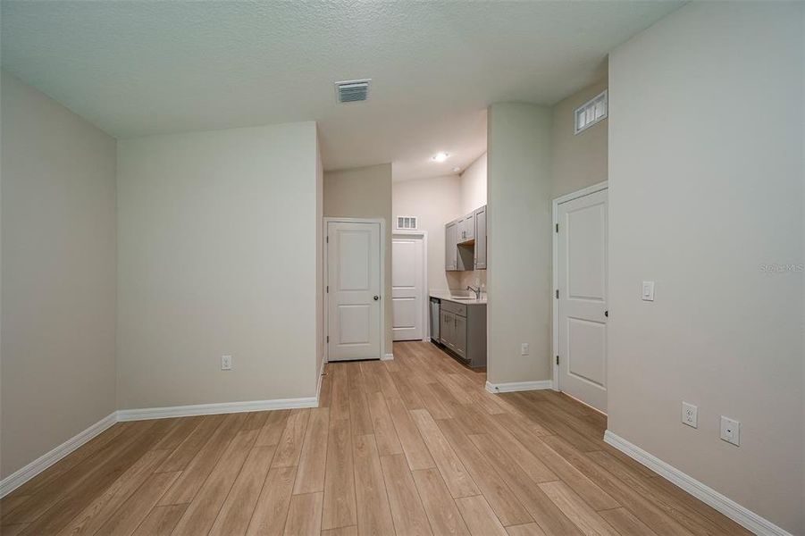Spacious, unfurnished interior of a new home in Scenic Terrace, Haines City (Image 29).
