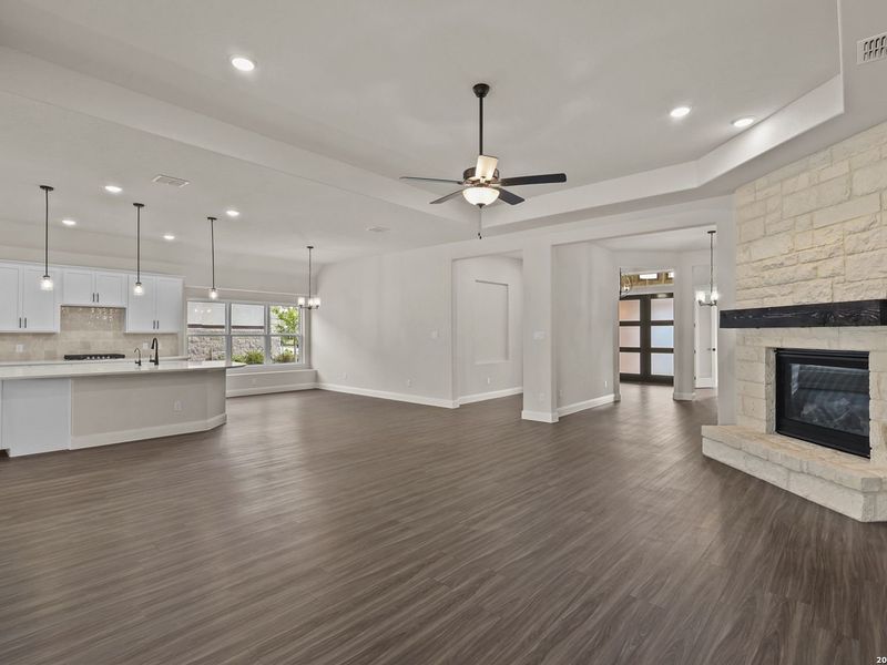 Spacious, unfurnished interior of a new home in Potranco Oaks, Castroville (Image 34).