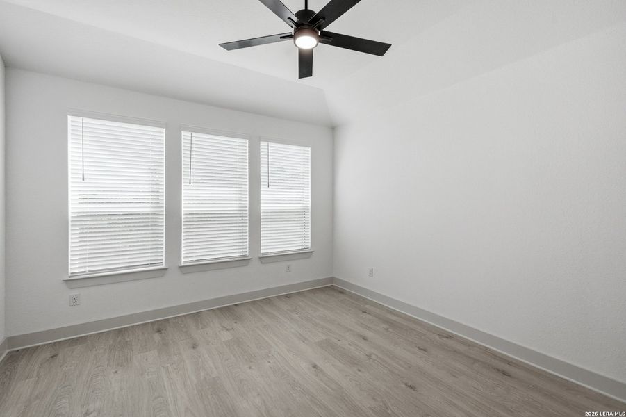 Spacious, unfurnished interior of a new home in Stillwater Ranch, San Antonio (Image 17).