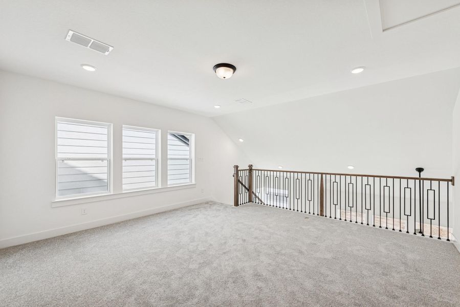 Spacious, unfurnished interior of a new home in Retreat at Oak Park, Houston (Image 11).