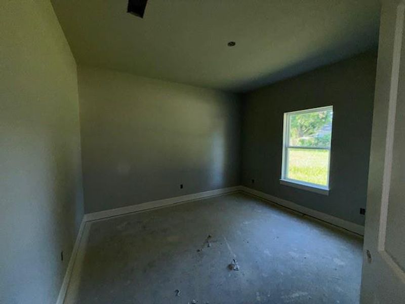 Spacious, unfurnished interior of a new home in , Angleton (Image 11).