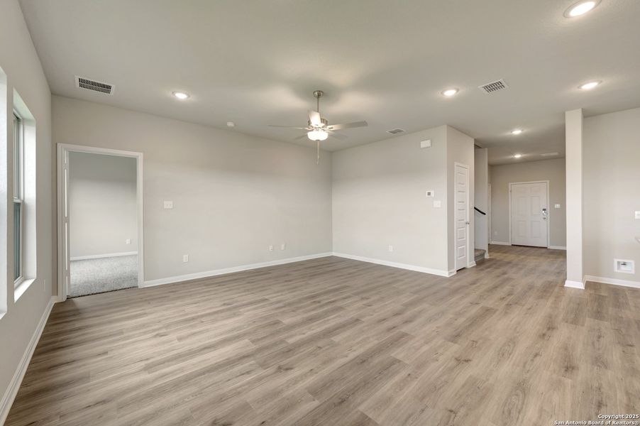 Spacious, unfurnished interior of a new home in Paloma Park, Converse (Image 31).