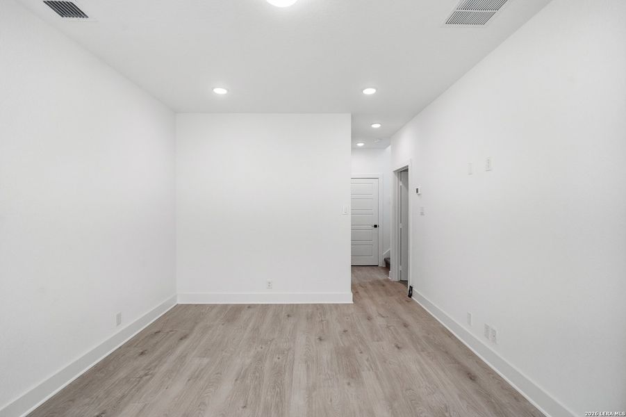 Spacious, unfurnished interior of a new home in Centero at Stone Oak, San Antonio (Image 27).