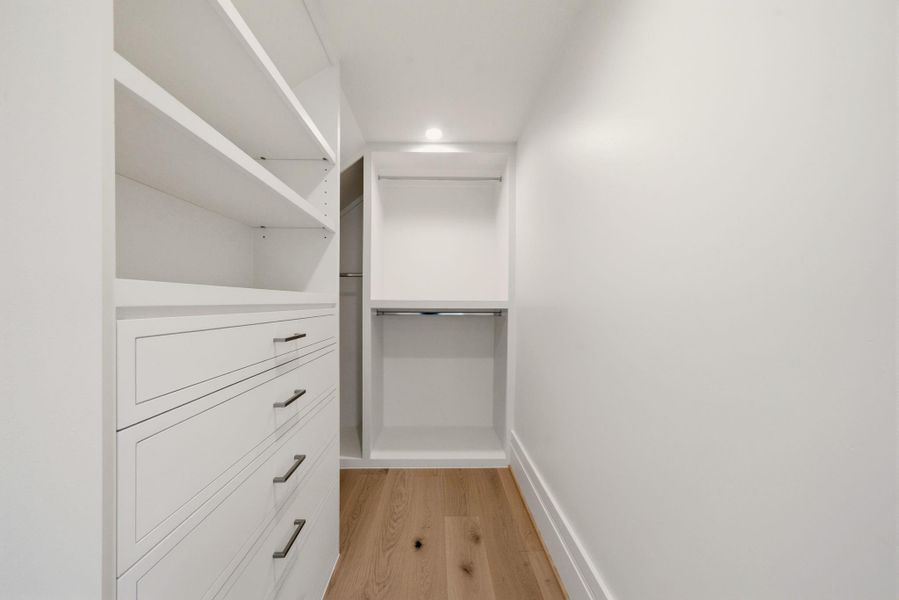 Spacious, unfurnished interior of a new home in , Houston (Image 43).