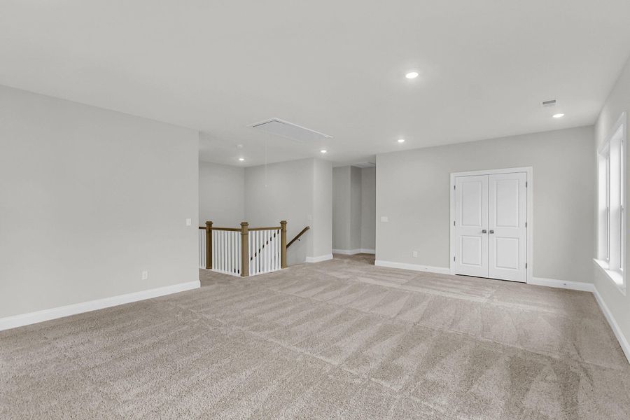 Spacious, unfurnished interior of a new home in Tidewater at Lakes of Cane Bay, Summerville (Image 32).